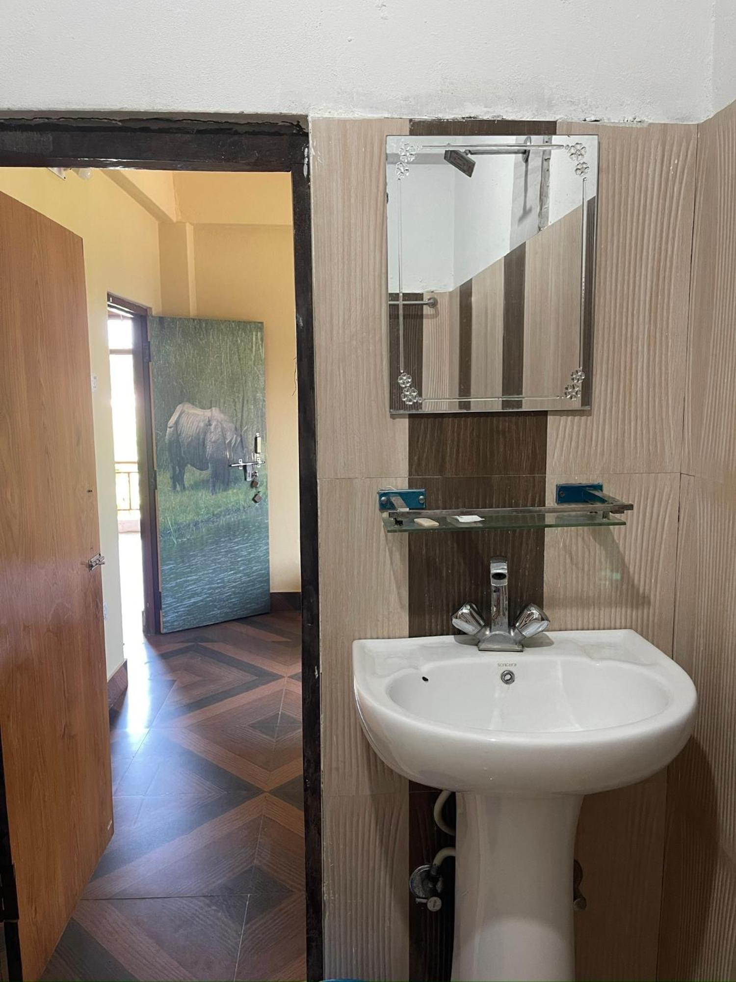 Tara Guesthouse - Sauraha,Chitwan Esterno foto