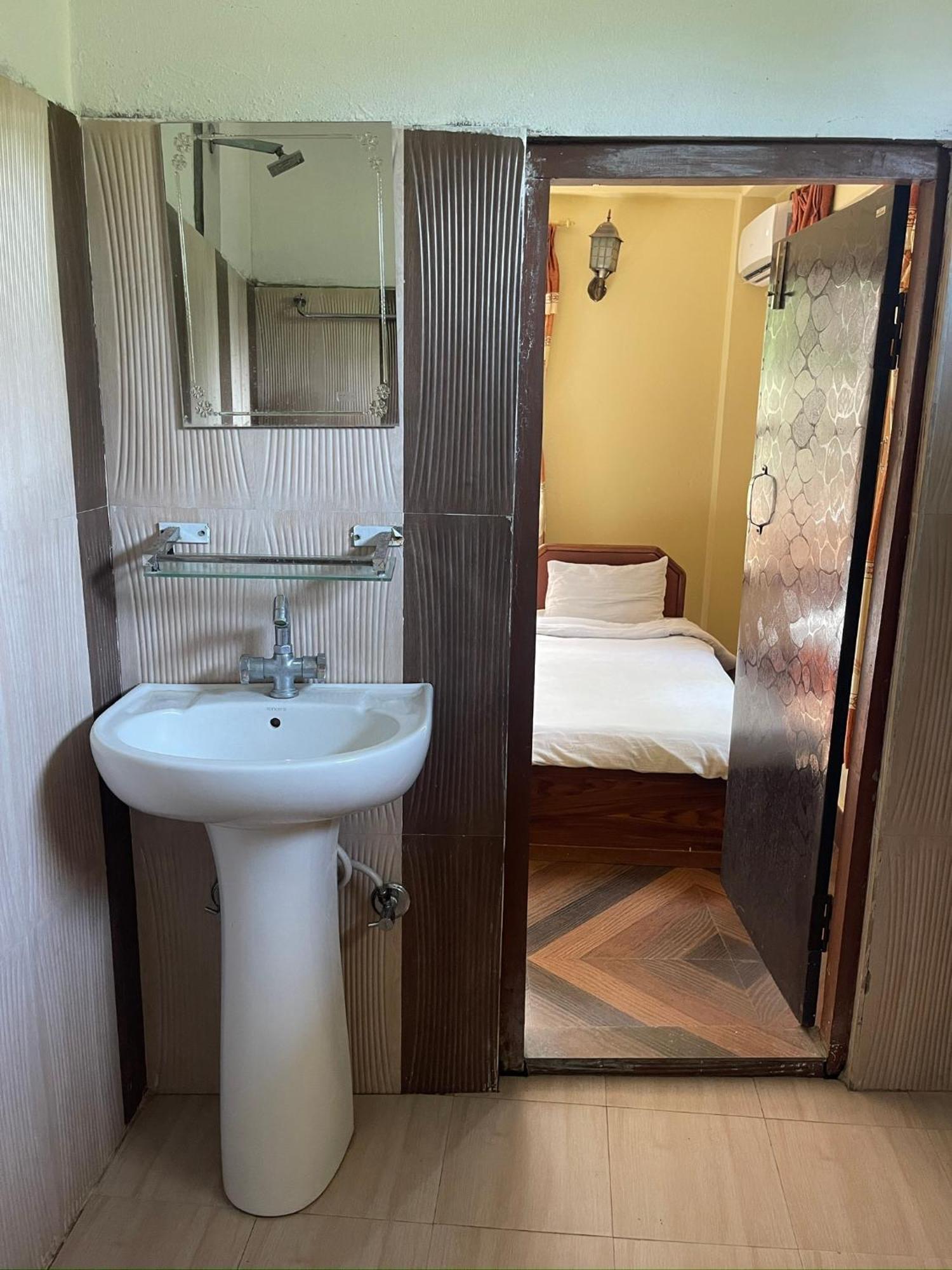 Tara Guesthouse - Sauraha,Chitwan Esterno foto